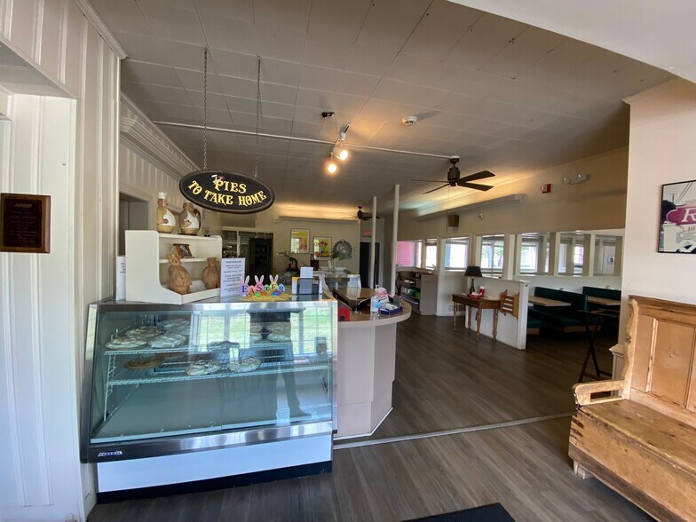 More Photos Of 74 Rowe Rd, Staunton Restaurant For Sale