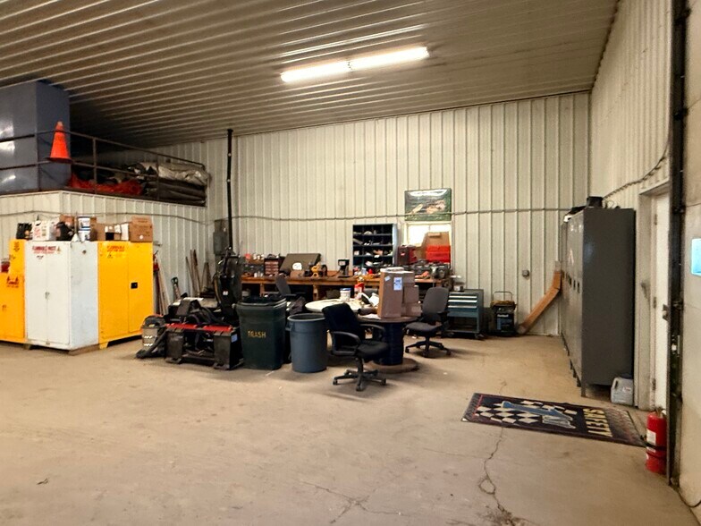More Photos Of 1828 23rd St S, Moorhead Warehouse For Lease