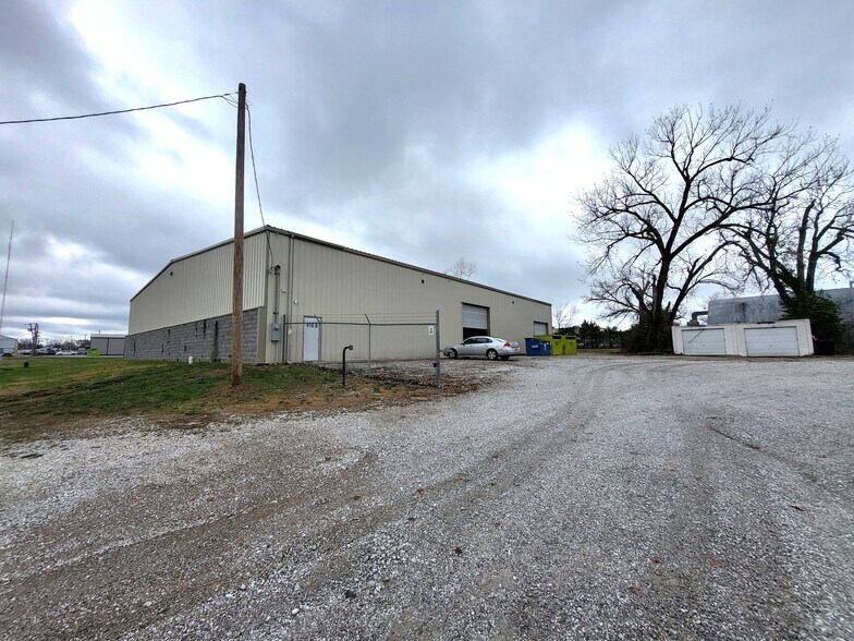 More Photos Of 516 Adele Ave, Joplin Distribution For Sale