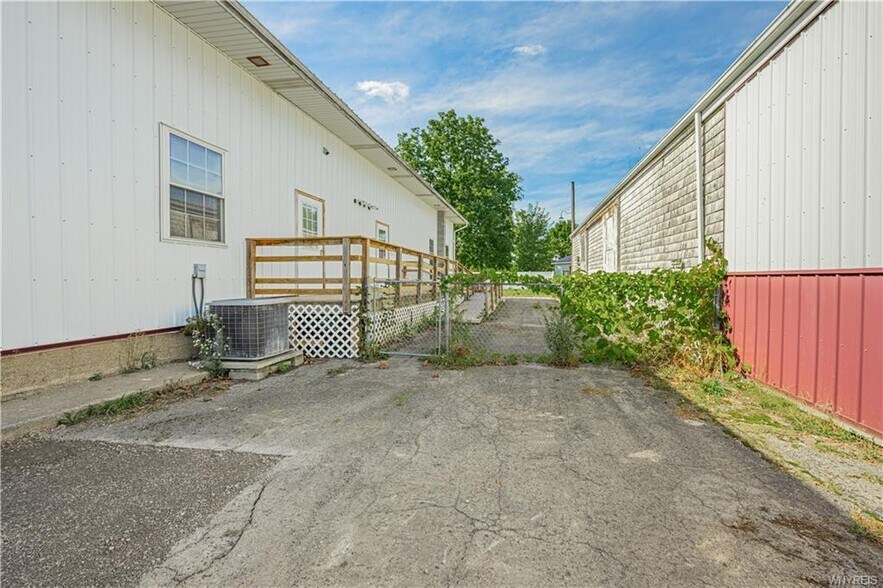 More Photos Of 6115 1st St, Newfane Office For Sale