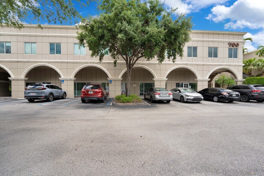 More Photos Of 400 N Hiatus Rd, Pembroke Pines Unknown For Lease