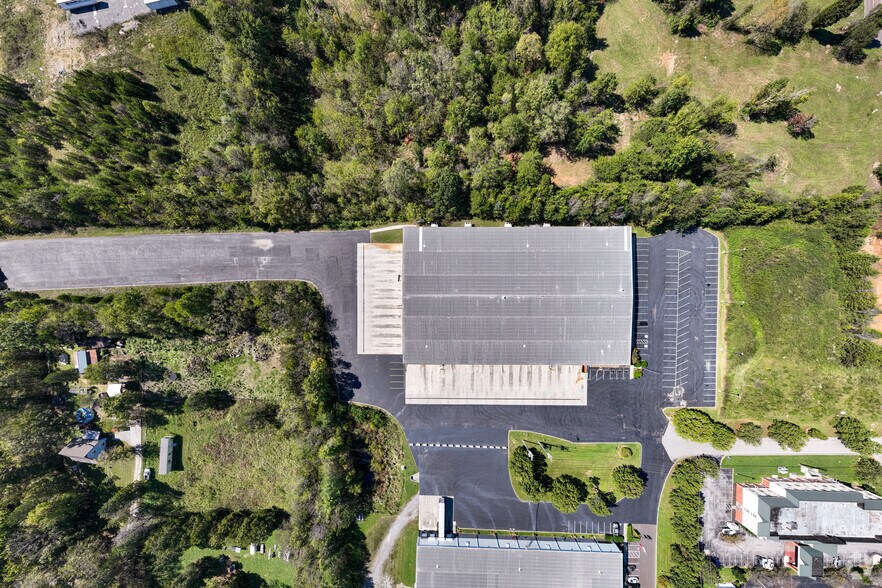 More Photos Of 640 N Northpark Dr, Clinton Warehouse For Lease