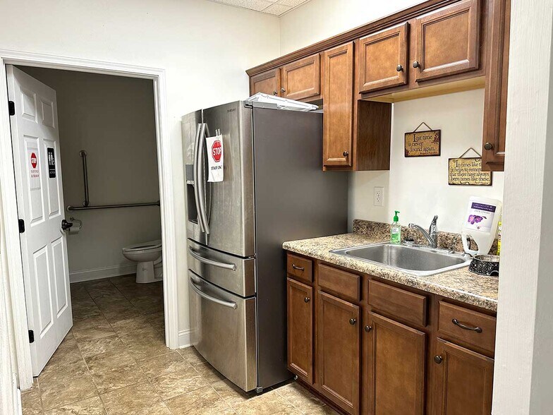 More Photos Of 1120 By Pass Rd, Vinton Medical For Sale