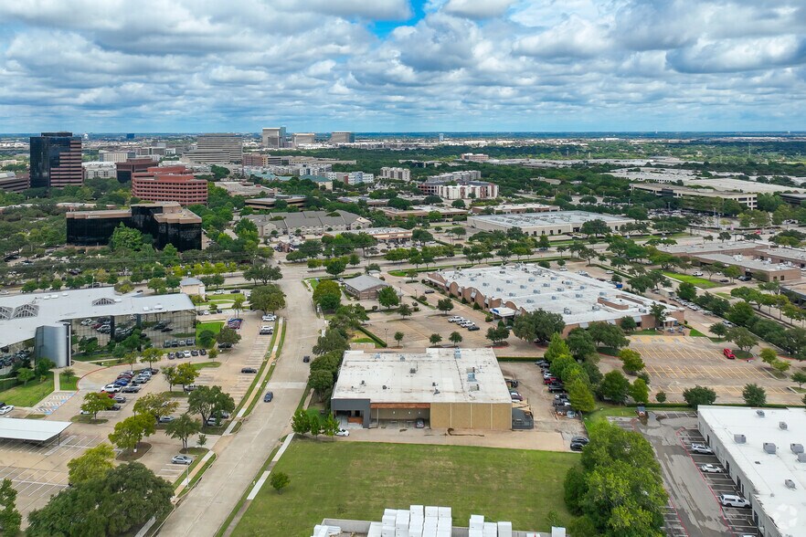 More Photos Of 1900 Jay Ell Dr, Richardson Flex For Lease