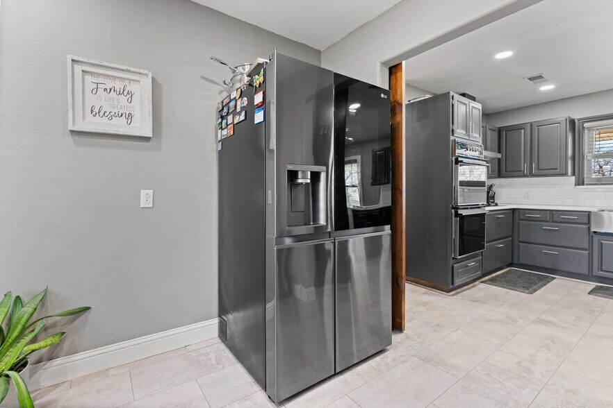 More Photos Of 1641 E Henderson St, Cleburne Land For Sale