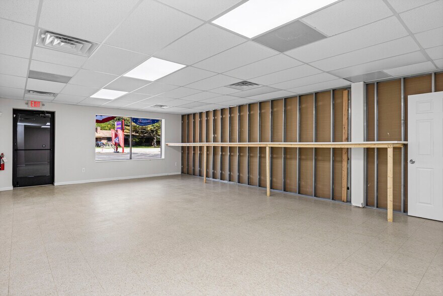 More Photos Of 35628 Jefferson Ave, Harrison Township Medical For Lease