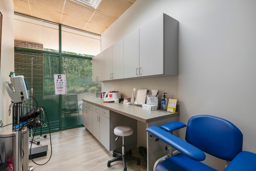 More Photos Of 3970 Rogers Bridge Rd, Duluth Office For Sale