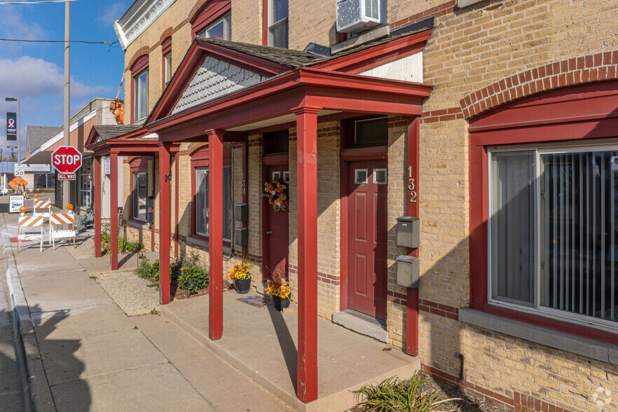 More Photos Of 130 Washington St, Woodstock Apartments For Sale