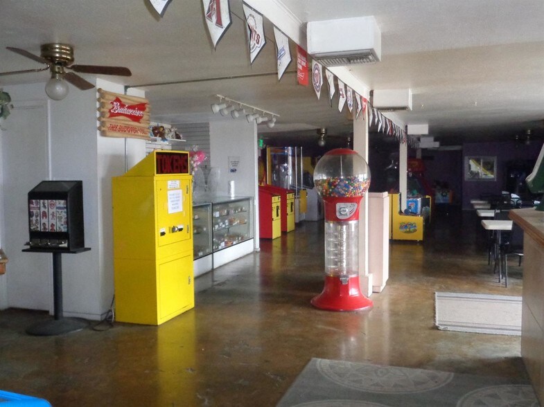 More Photos Of 110 N Mooney Blvd, Tulare Amusement Park For Lease