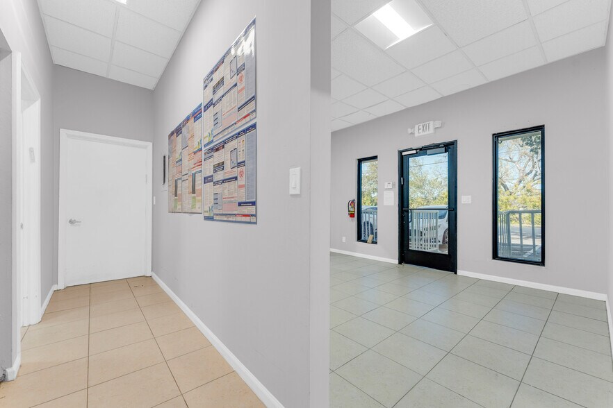 More Photos Of 501-513 Old Griffin Rd, Dania Warehouse For Sale