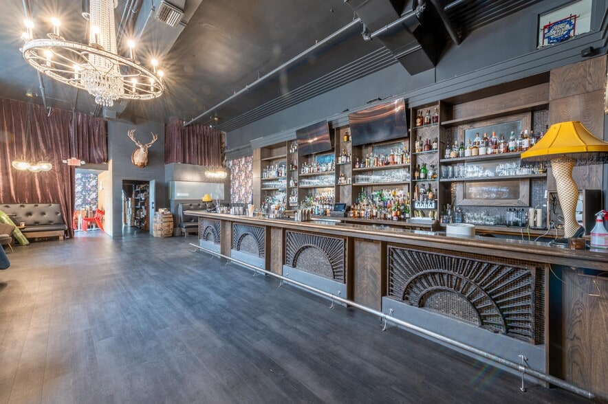 More Photos Of 2002-2006 San Marco Blvd, Jacksonville Storefront Retail Office For Sale