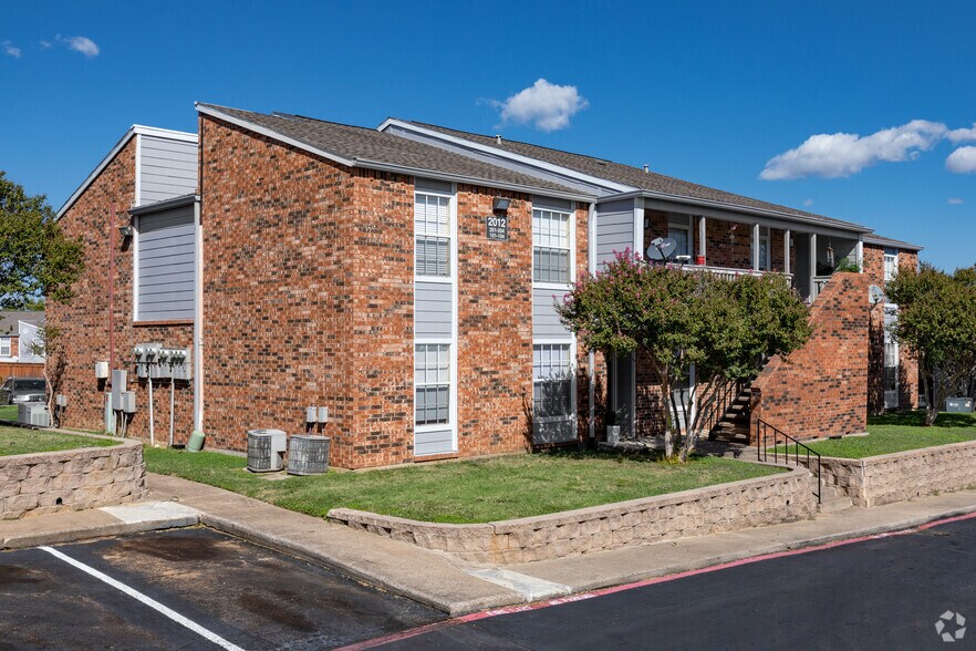 More Photos Of 2010 Estrada Pky, Irving Apartments For Sale