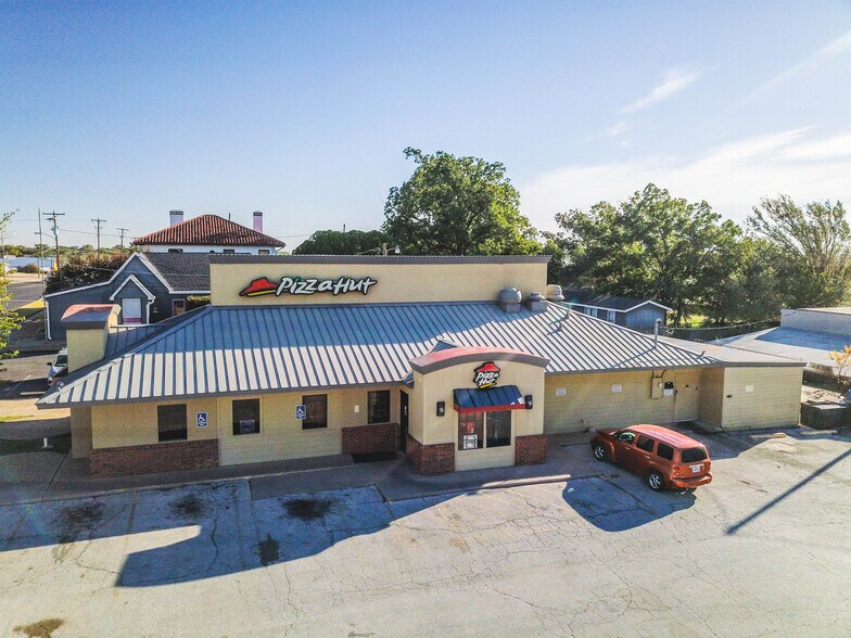 More Photos Of 800 E Broadway St, Sweetwater Restaurant For Sale