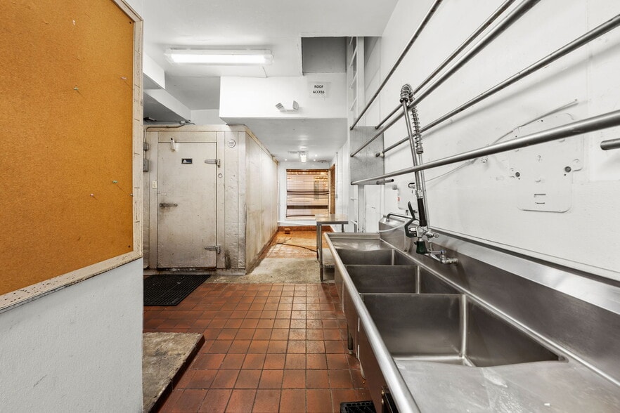 More Photos Of 1586 S Dixie Hwy, Coral Gables Restaurant For Lease