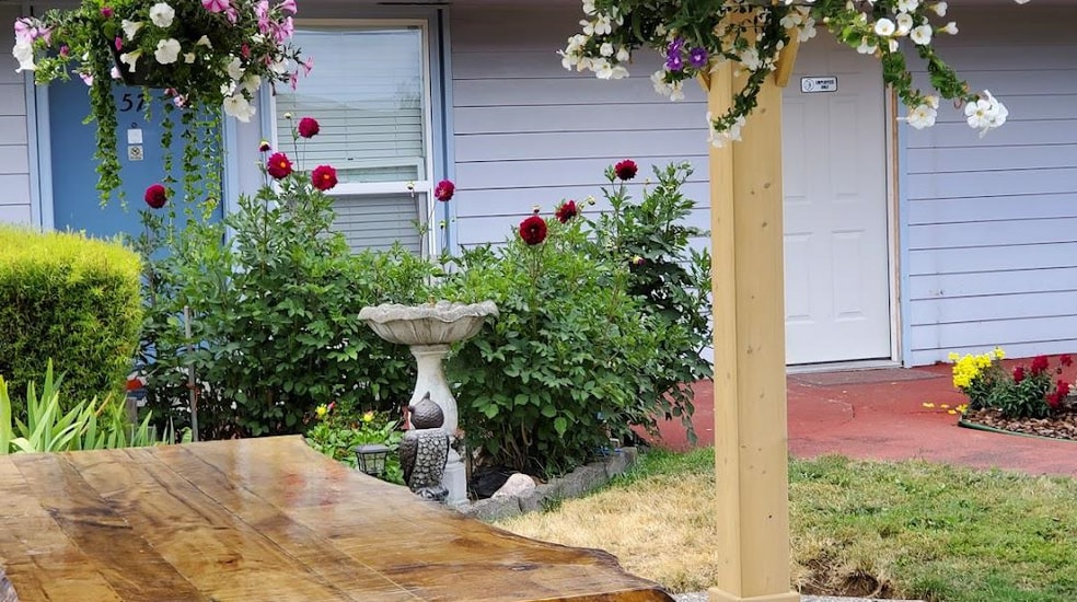 More Photos Of 787 N Central Blvd, Coquille Hotel For Sale