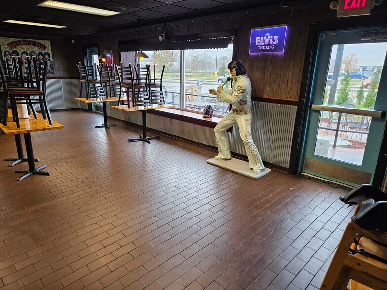 More Photos Of 2519 N 1st Ave, Evansville Fast Food For Lease