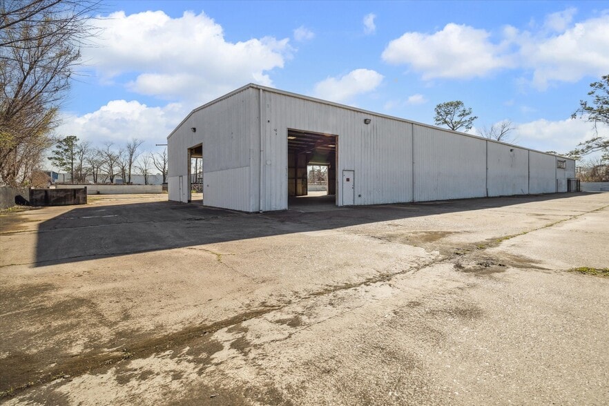 More Photos Of 8730 Ley Rd, Houston Warehouse For Sale
