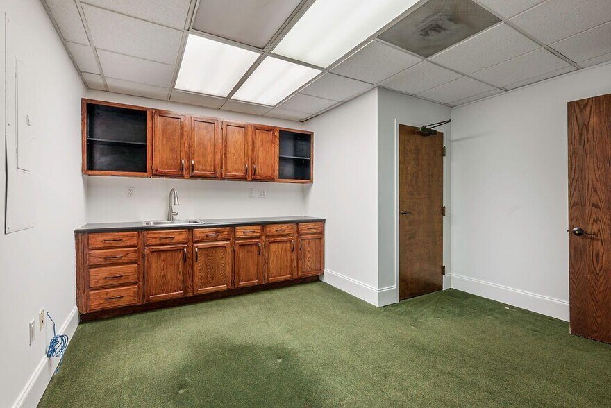 More Photos Of 1549 Clairmont Rd, Decatur Medical For Sale