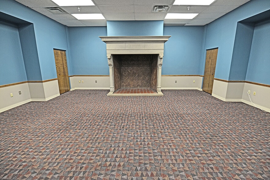 More Photos Of 120 W 7th St, Bloomington Office For Lease