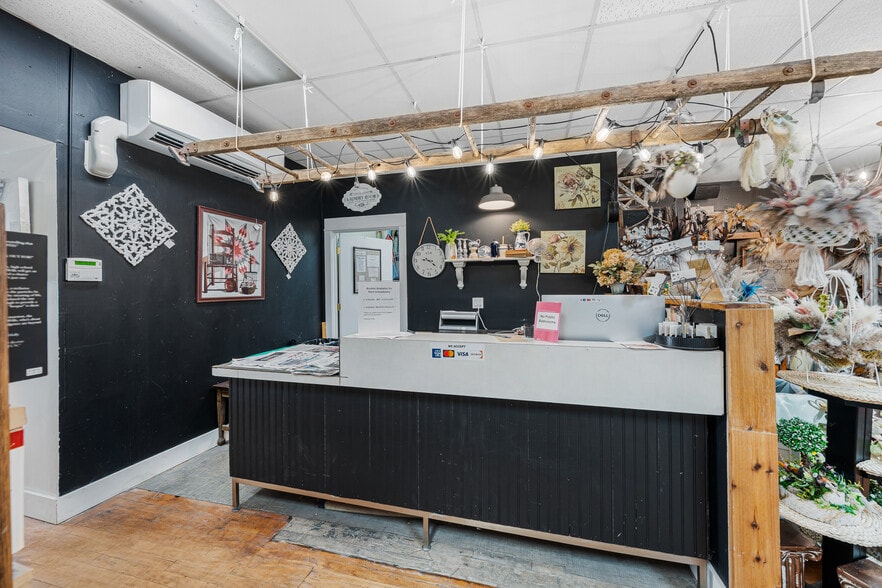 More Photos Of 811 Oregon St, Oshkosh Restaurant For Sale