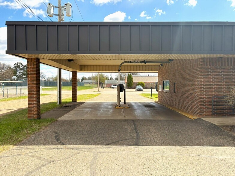 More Photos Of 221 4th St, Ironton Freestanding For Sale