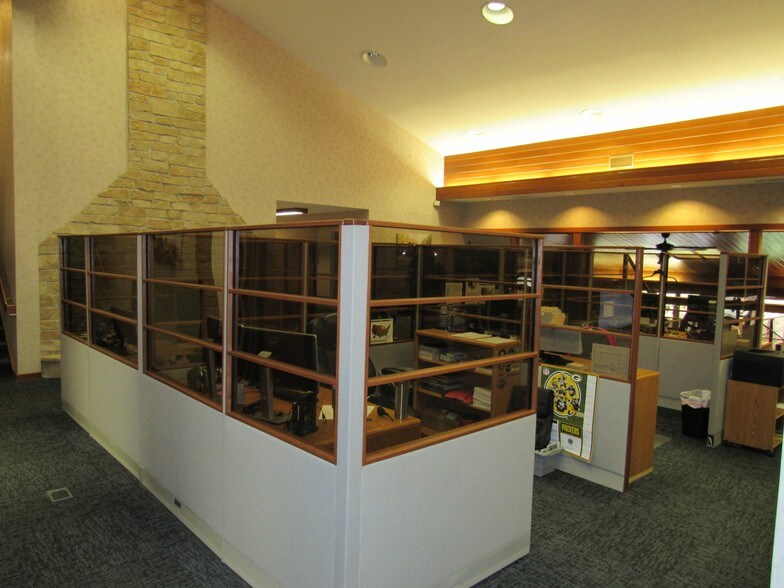 More Photos Of 454 County Rd V V, Somerset Manufacturing For Sale