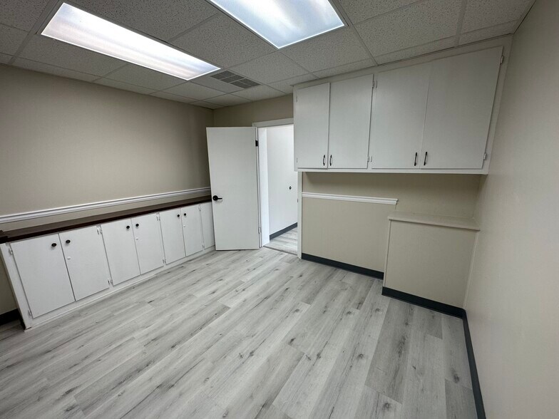 More Photos Of 1401 Applewood Dr, Dalton Medical For Lease