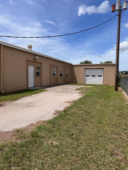 More Photos Of 7680 Highway 67, Comanche Office For Sale