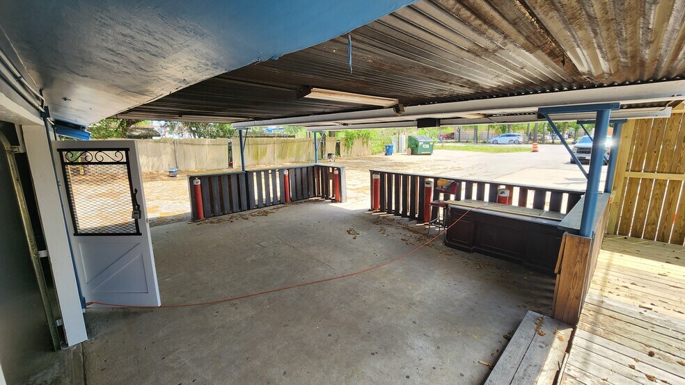 More Photos Of 6225 Greens Rd, Humble Bar For Lease