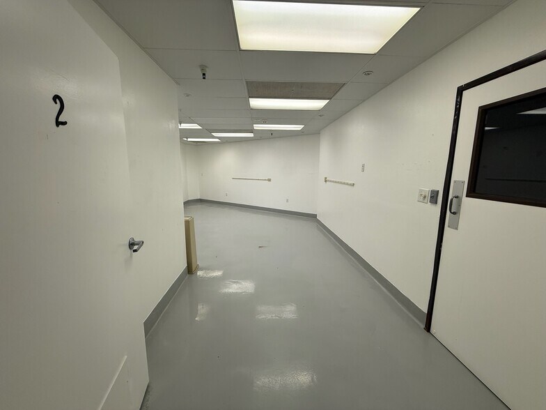 More Photos Of 7901 Vickers St, San Diego Medical For Sale