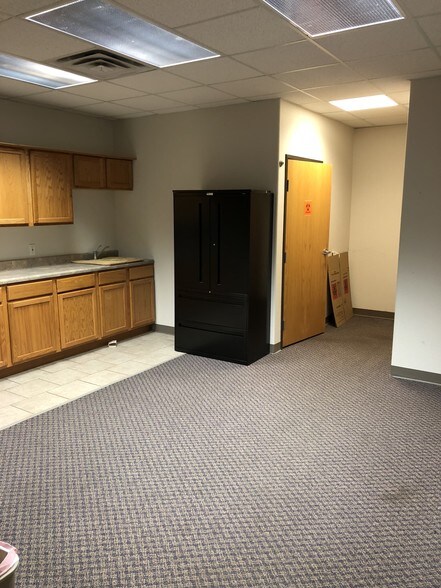 More Photos Of 1515 E Cleveland Ave, Monett Office For Lease