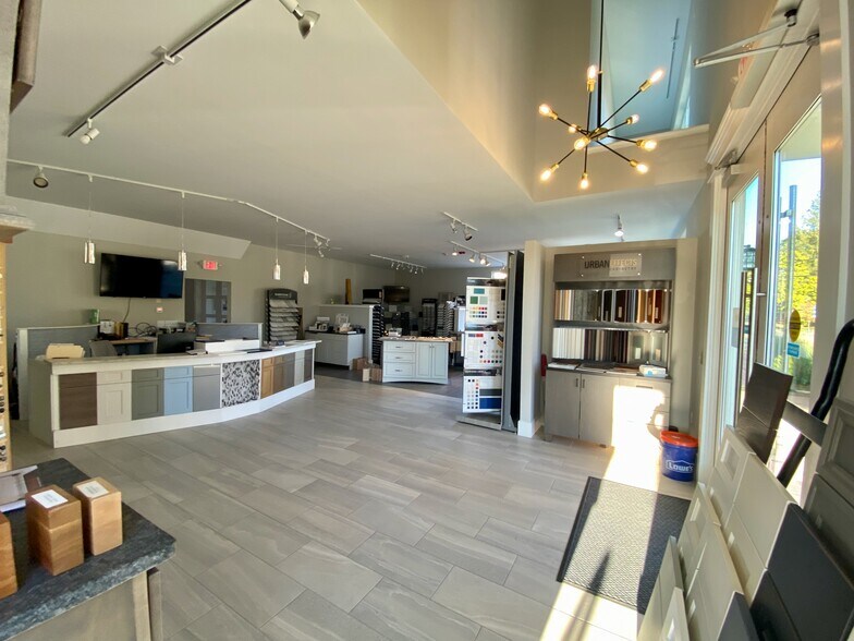 More Photos Of 147 Portsmouth Ave, Stratham Freestanding For Lease