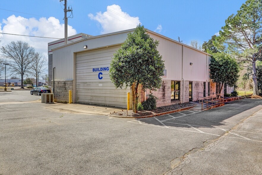 More Photos Of 7375 Adrianne Pl, Bartlett Light Distribution For Lease