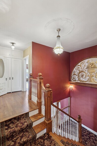 More Photos Of 118 S Walnut St, Troy Showroom For Sale