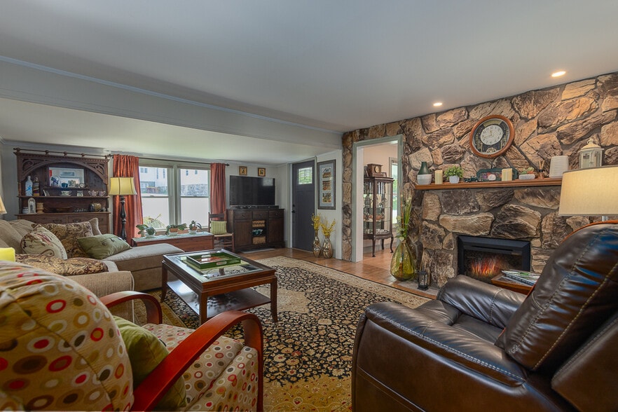 More Photos Of 73 Little York Rd, Warwick Garden Center For Sale