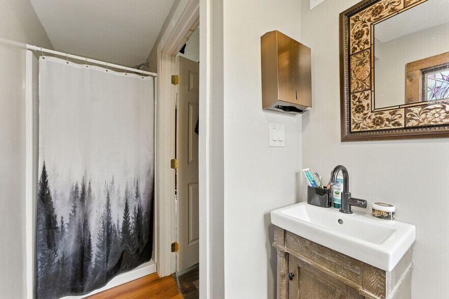 More Photos Of 502 W State St, Hastings Freestanding For Sale