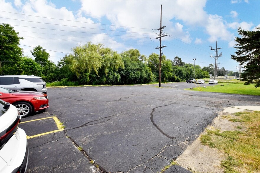 More Photos Of 3438 Lennon Rd, Flint Office For Sale