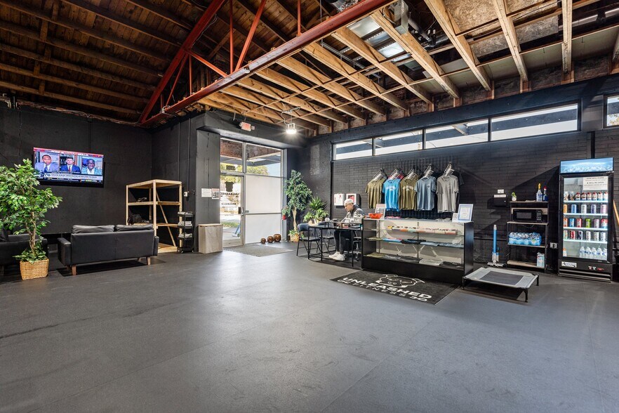 More Photos Of 1108 Princess St, Wilmington Storefront For Sale