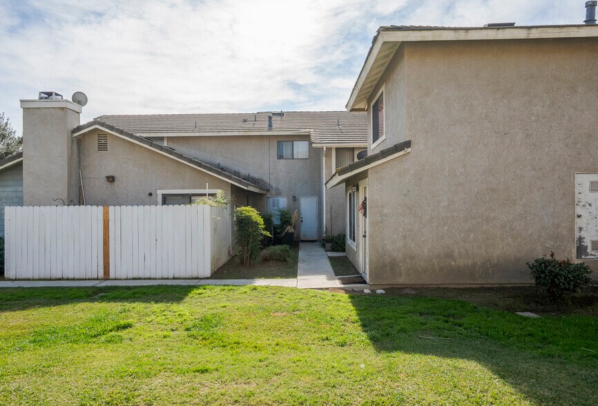 More Photos Of 721 Corvette Dr, Ontario Multifamily For Sale