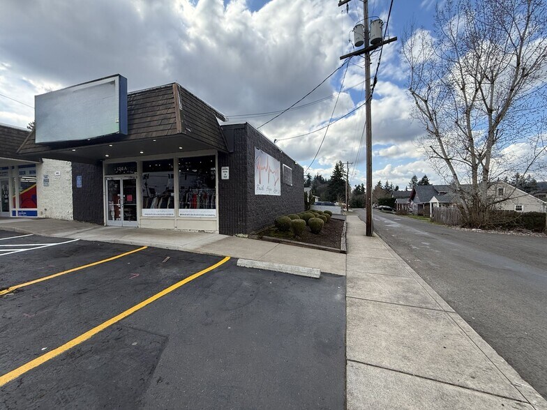 Primary Photo Of 124 Molalla Ave, Oregon City Freestanding For Lease