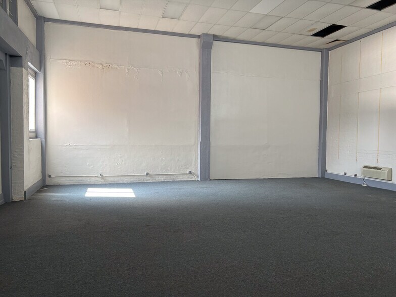 More Photos Of 223 SE 3rd Ave, Portland Warehouse For Sale