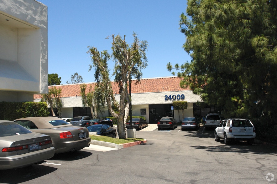 More Photos Of 24009 Ventura Blvd, Calabasas Office For Lease