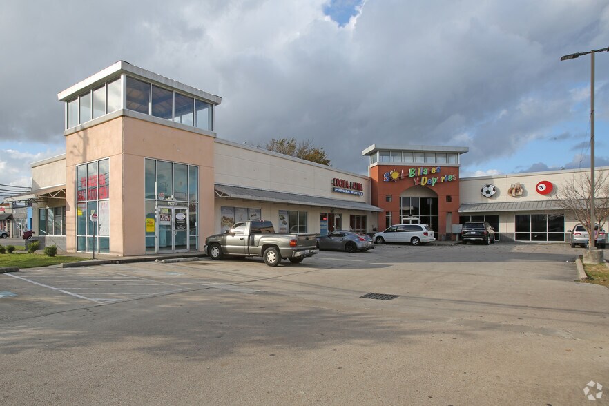 Primary Photo Of 5920 Bellaire Blvd, Houston Unknown For Lease