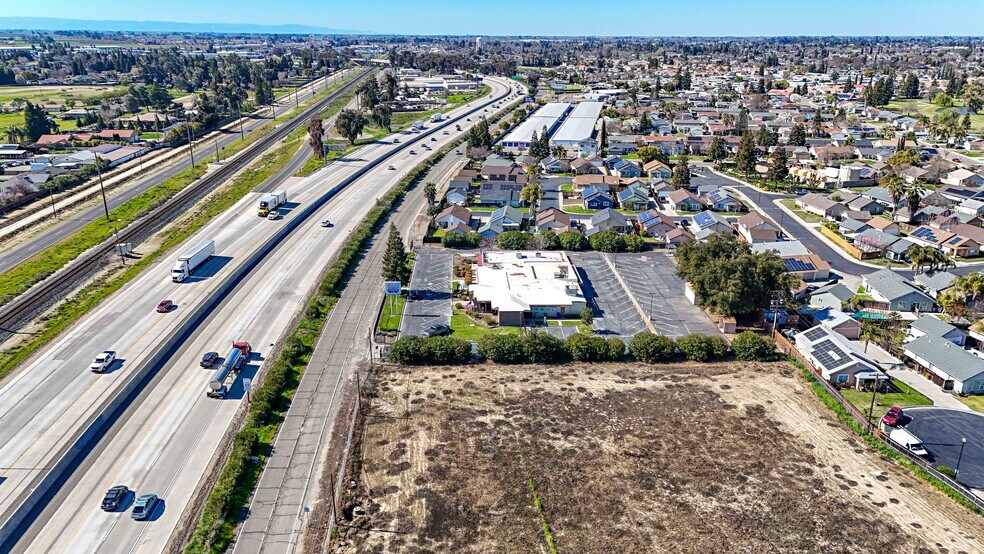 More Photos Of 971 E Broadway Ave, Atwater Office For Lease