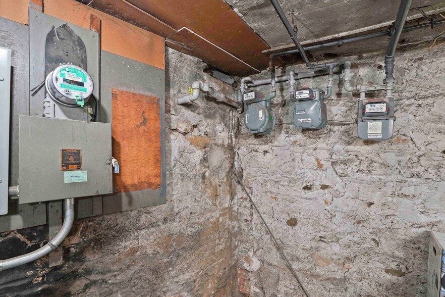 More Photos Of 6703 Myrtle Ave, Glendale Apartments For Sale