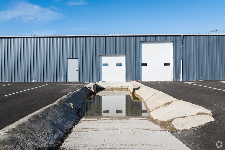 More Photos Of 28663 Glenwood Rd, Perrysburg Manufacturing For Lease