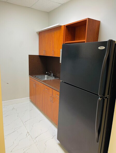 More Photos Of 1801-1867 Banks Rd, Margate Office For Lease