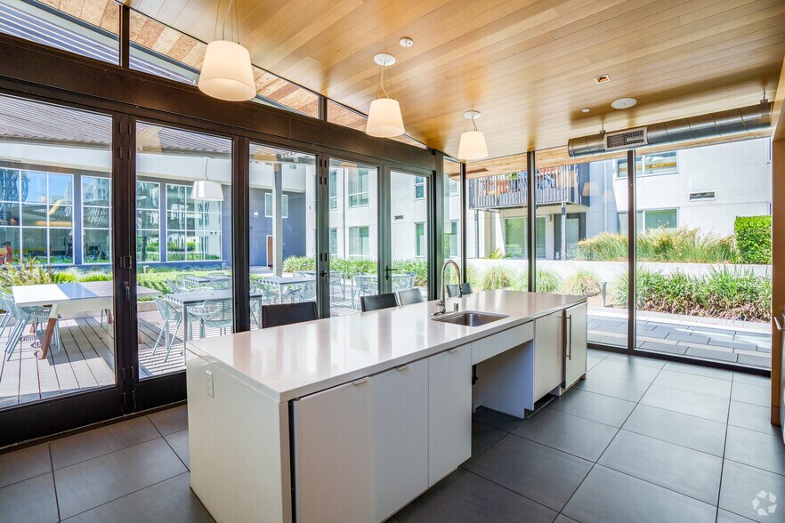 More Photos Of 2302 Valdez St, Oakland Apartments For Lease