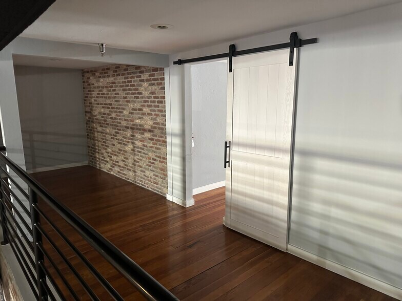 More Photos Of 1540-1548 Main St, Sarasota Storefront For Lease