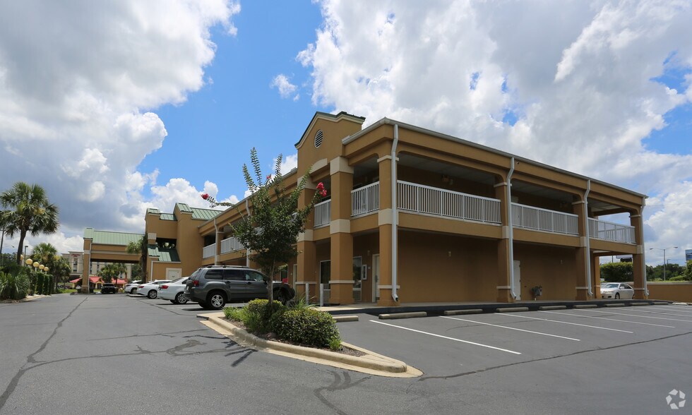 More Photos Of 4040 S Ferdon Blvd, Crestview Hotel For Sale
